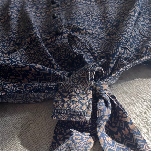 Vintage Kirra Blue and Cream Geometric Sleeveless Bohemian Top with Tie - Picture 5 of 13